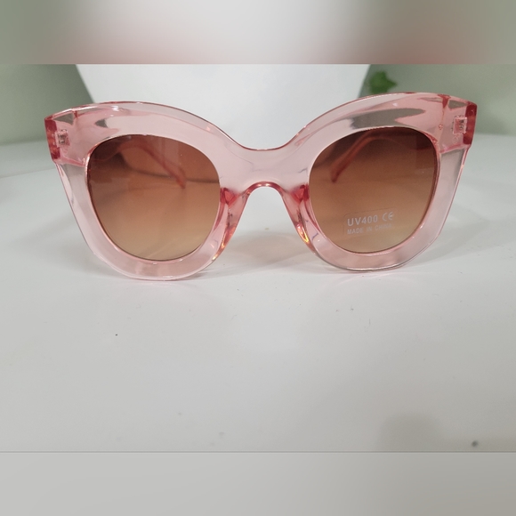 OVERSIZED DESIGNER STYLE SUNGLASSES 🕶😎 with soft case - Picture 3 of 11